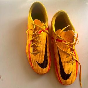 Nike Phantom GT2 size 6.5